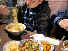 -爆炸头阿姨小四川正宗川味小吃(无任何分店)