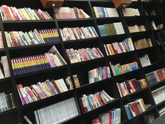 -钟书阁(松江泰晤士小镇店)