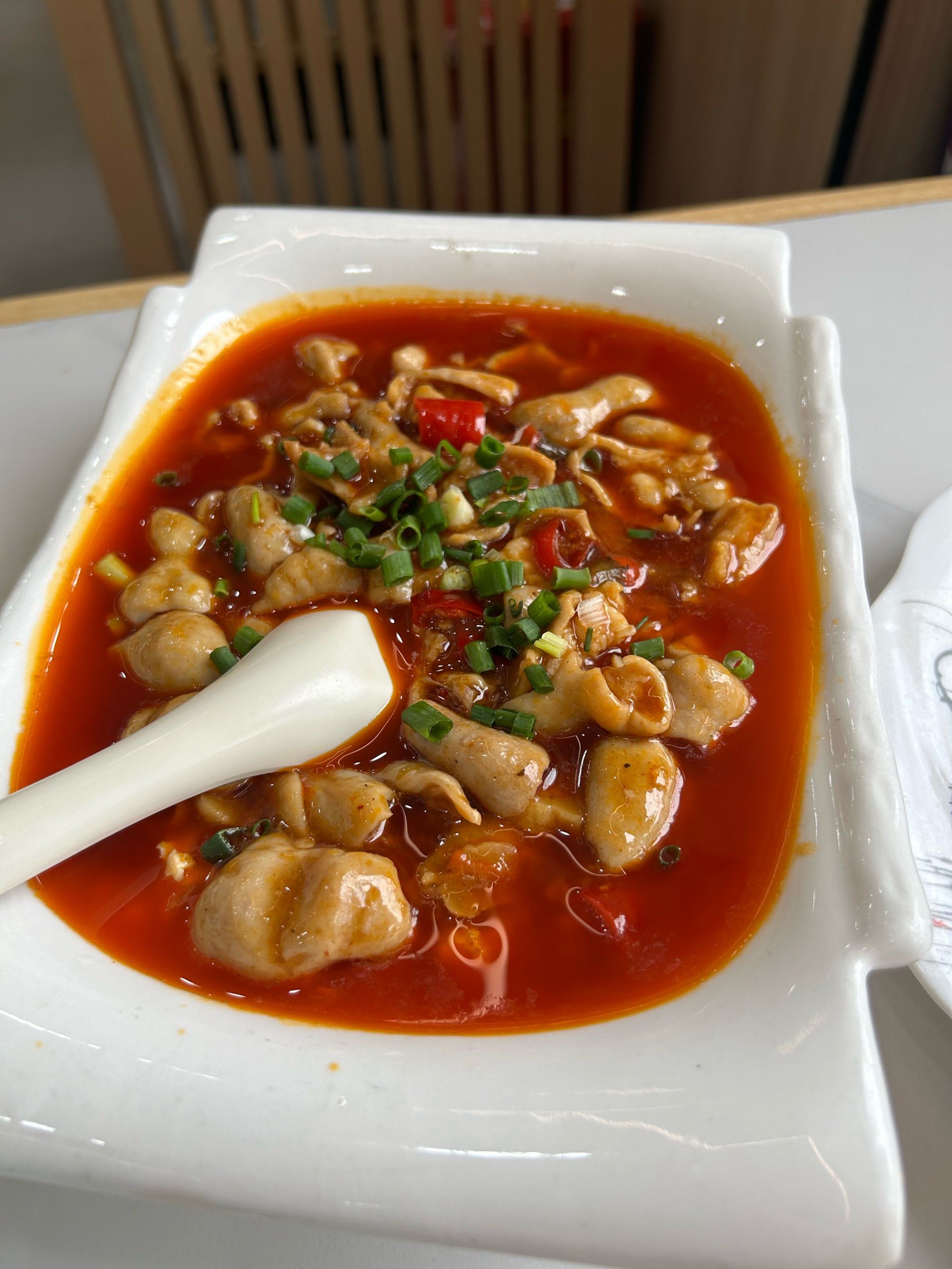 许多招牌菜都非常推荐,比如豆花肥肠,炒腰片之类的,想出来花小钱吃好