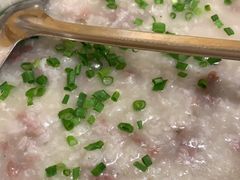 窝蛋牛肉粥-盛记顺德高佬猪杂粥