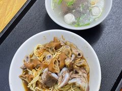 -松树干拌面店