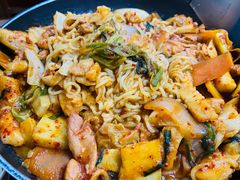 -亲昵春川鸡排(韩国美食街店)