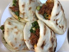 牛肉夹馍-代四孃牛华豆腐脑美味小食(总店)