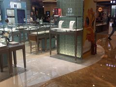 -王府井百货熙地港店