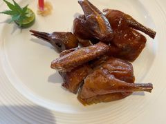 沙田玻璃乳鸽-馋遇江南·精致湖景雅宴(东方之门店)