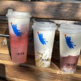 带了一杯栗子奶奶去西湖边喝～
栗子泥➕麻薯打底➕鲜奶油