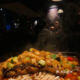 装修比较简单，光线有点黑，整体还是有些不一样的格调