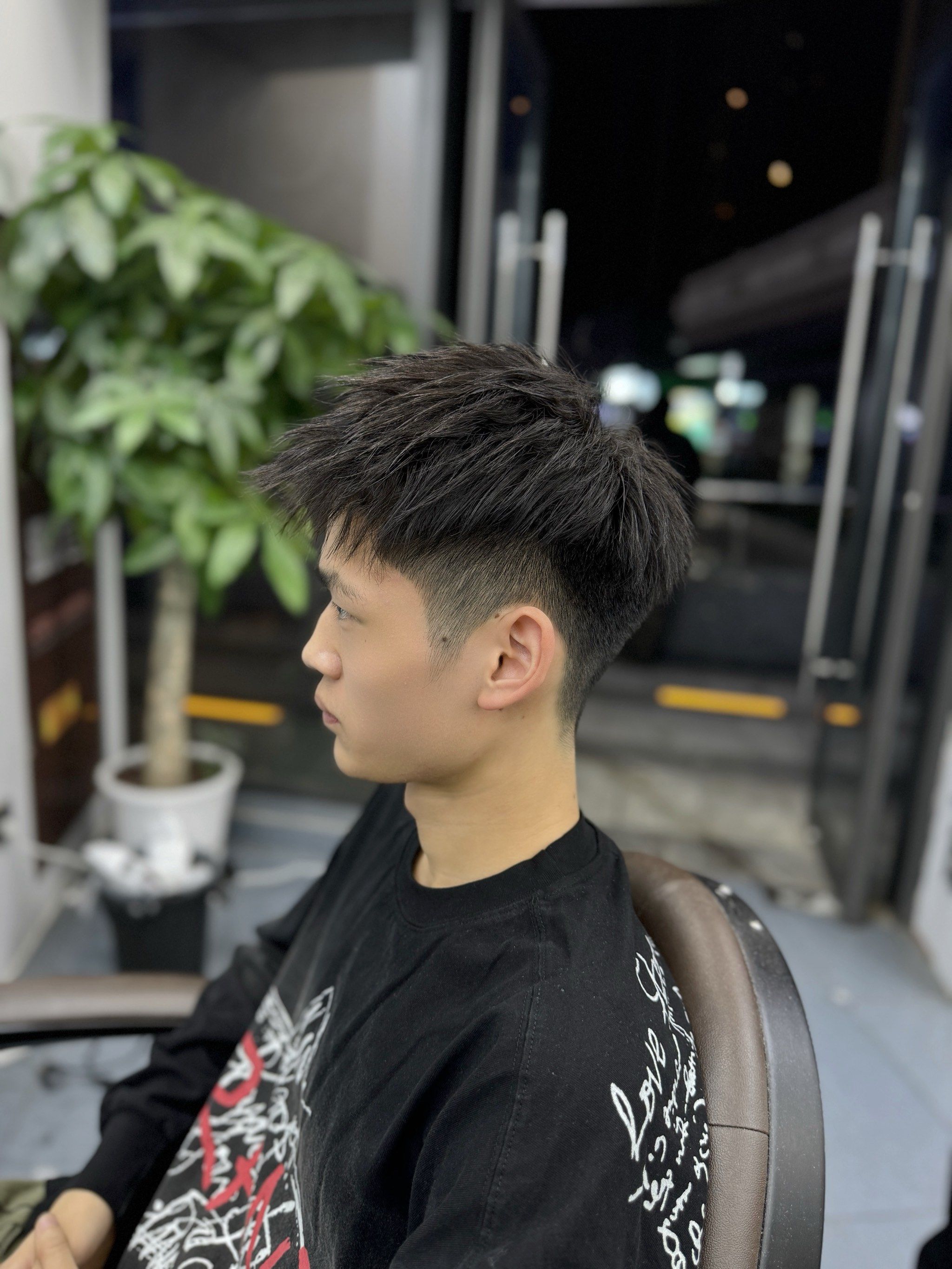 男生的精神短发是利落与英气的结合