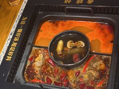 -老牌坊云南鱼豆花火锅(哈西万达店)
