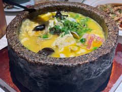 维园特色石锅豆腐-维园悦谱·海派家常菜(乌鲁木齐南路店)