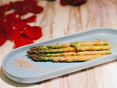 香煎芦笋楠肉卷-蜜桃花开·中西融合菜E&W(南长街店)
