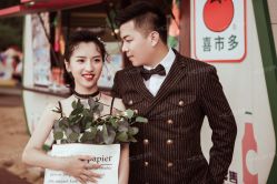 -现代经典婚纱摄影