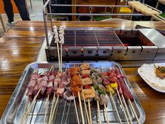 -哈尔滨小酒馆·鲜肉现穿自助烧烤(康新花园店)