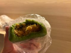 蛋黄肉松青团-沈大成(南京东路店)