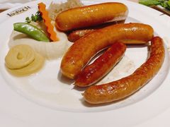 德国香肠拼盘配土豆泥和酸椰菜-LENBACH兰巴赫西餐啤酒坊(大连东港店)