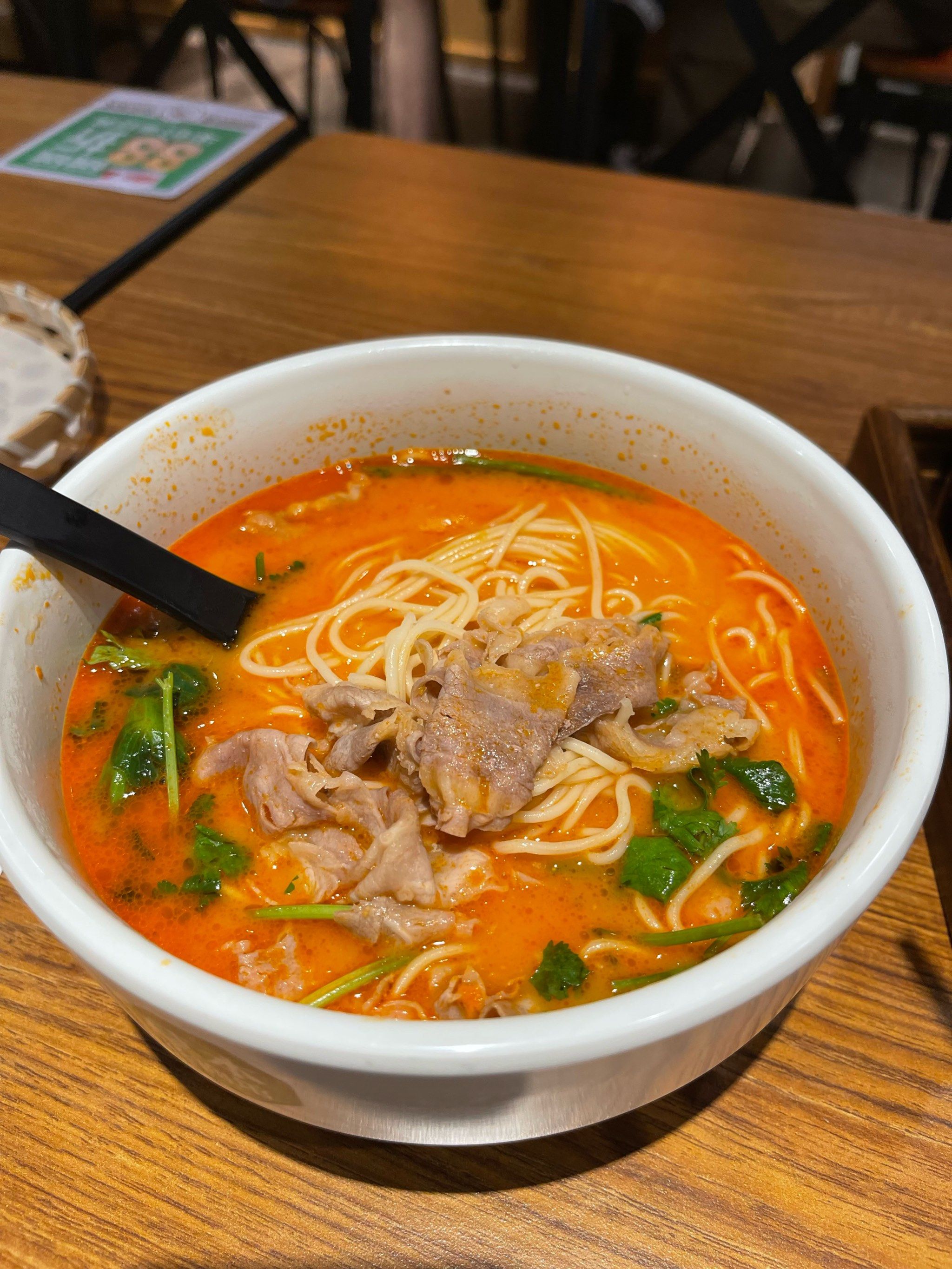 一人食的草本番茄汤肥牛面