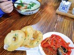 -裕新楼粉面馆·石磨手工粉(四方坪店)