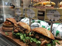 脆皮猪肉烤蒜欧式三明治-PAOPAO Bakery&Café(港汇店)