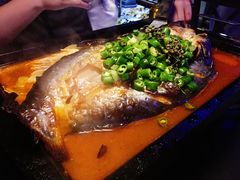 碧绿青椒芒果鱼-夯鱼烤鱼·尔滨地标美食(保健路店)