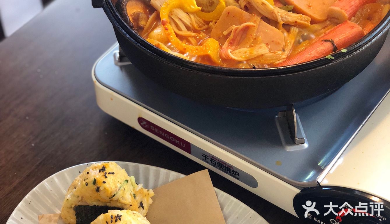 中午11:30以后就要排队了，网红窗户已经被人占啦