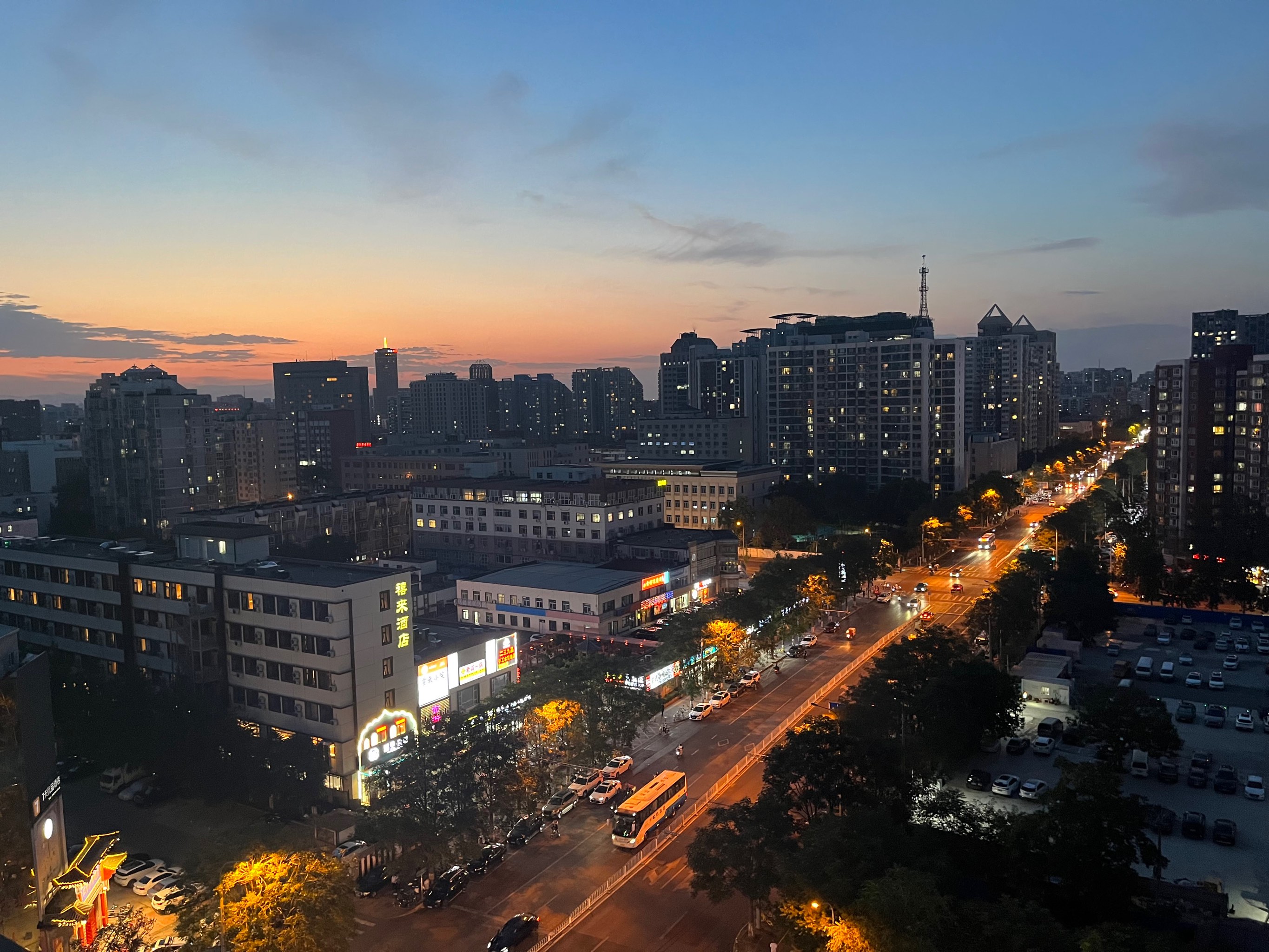 高楼窗外风景照片图片