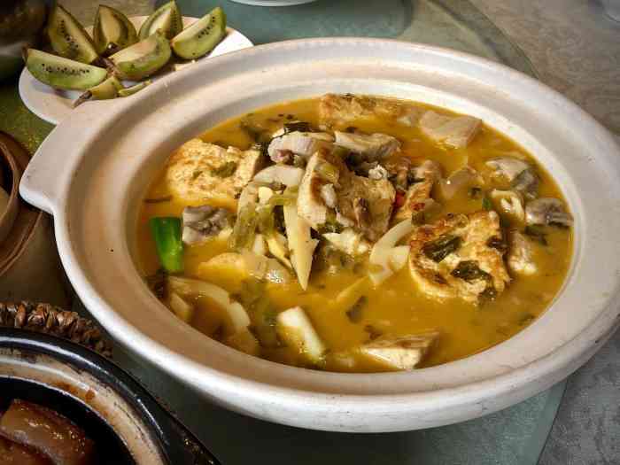 东阳餐馆(马塍路店)-"熟门熟路的叔叔带去的,然后直接点了菜,总.