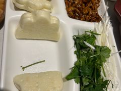京酱肉丝夹-北李·海肠捞饭·大连菜(望京凯德MALL店)