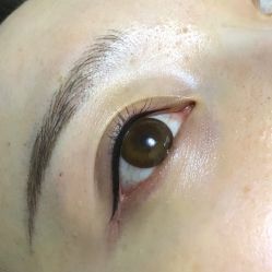 -一个差评成就的纹眉店