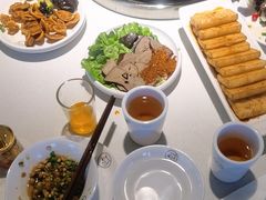 -茅草房·河畔园林火锅