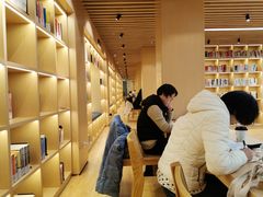 -漕河泾街道图书馆(漕河泾社区文化活动中心店)