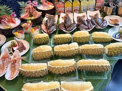 -雍容荟帝王蟹活龙虾展台自助(IFS黑金店)