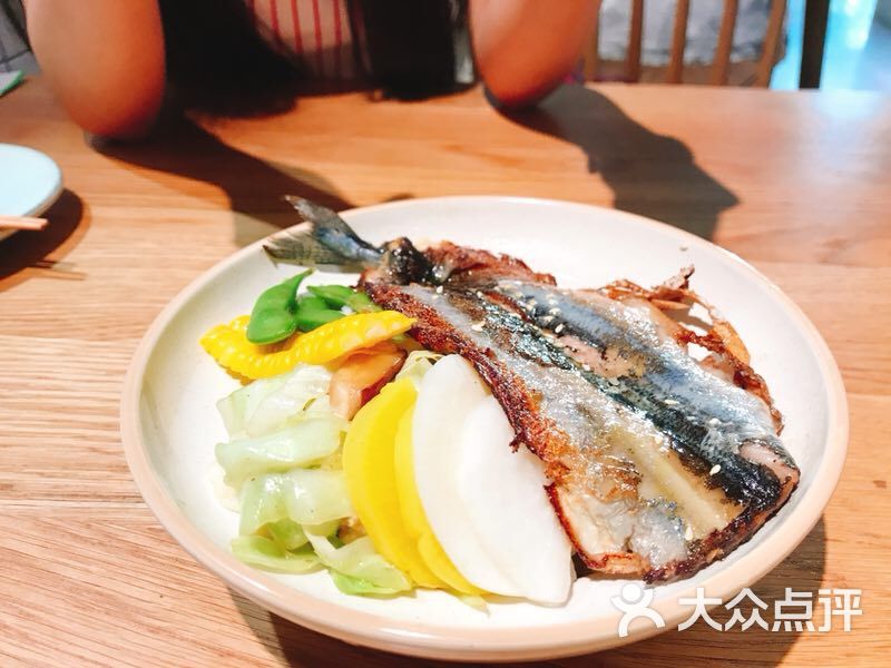 明日家庭料理(珠江新城店)香煎秋刀鱼饭图片 - 第1张