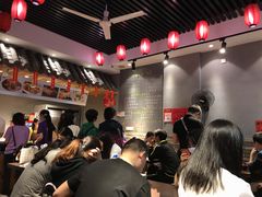 等位区-爆炸头阿姨小四川正宗川味小吃(无任何分店)