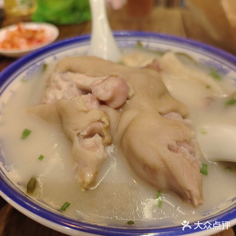 无名蹄花，藏于建设路美食街的巷子里