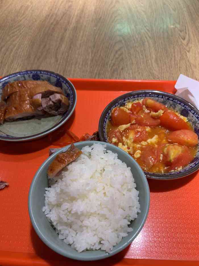 打分 中式快餐,生意爆好,附近适合一个人吃饭的地方也确实不多.