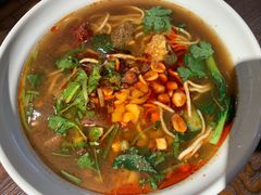 张飞牛肉面-爆炸头阿姨小四川正宗川味小吃(无任何分店)