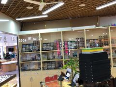-三叶眼镜城批发市场(上海火车站店)