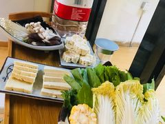 -毛辣果·贵州红酸汤牛肉火锅(西单店)