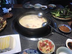-大匠工房古船木艺术餐厅·猪肚鸡专门店(长白仙岛店)