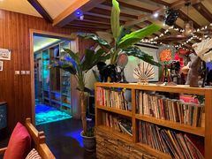 -月亮眼花园餐厅书吧酒吧