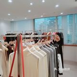 专柜随便一件衣服价格在她家都能买个3到4件