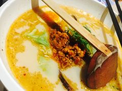 酸酸辣辣面-味千拉面(双井店)