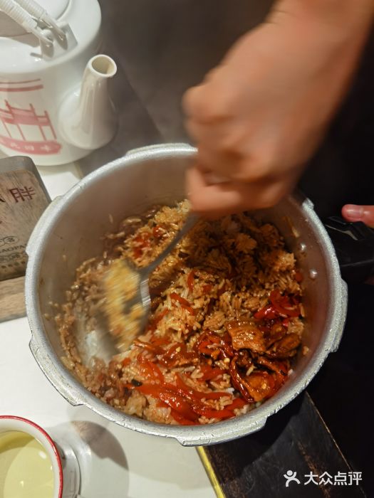 钱小胖新派湘菜馆(大东海店)肉汁拌饭图片