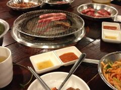 开烤的画面-小本家韩式烤肉(紫藤路店)