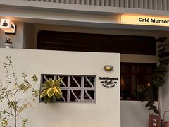 -Café Monson
