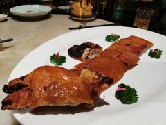 麻皮烧乳猪-誉八仙茶室酒楼(新天地店)