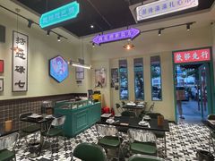 大堂-何妹湿辣牛肉·粤式烧烤砂煲(桂雅路店)