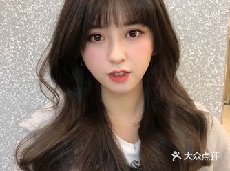 女生们都喜欢烫发，把头发给烫一下，看起来就是特别的好