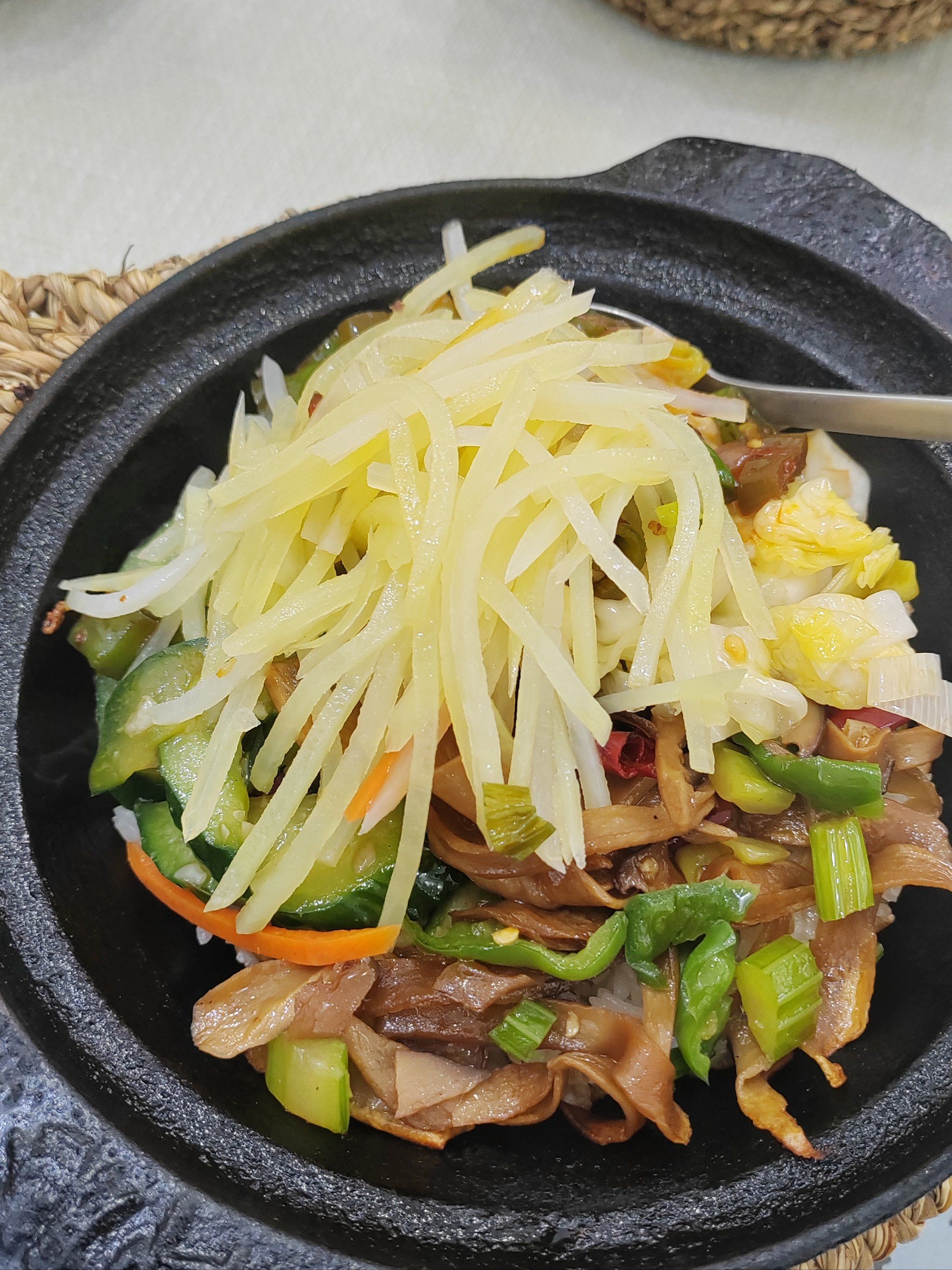 这家开了十几年的老店素锅巴饭是经典