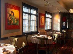 靠窗位-龙门阵茶屋川菜馆(武康路店)